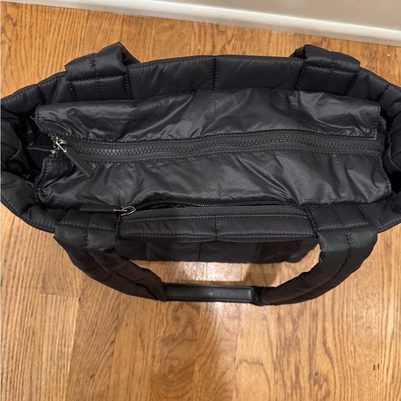 Lululemon Quilted Grid Tote 12L - Picture 6 of 8